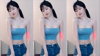 Em Gái Trung Hoa Uốn éo Thân Hình Nóng Bỏng Khiến Anh Em Không Kiềm Chế được