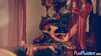 Sesi Panas Ibu-ibu Tiongkok Yang Menggoda Dengan Tarian Telanjang Sensual Untuk Majalah Dewasa
