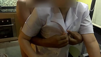 Malam Panas Di Dapur, Aku Tak Tahan Lagi Melihat Tubuh Seksi Perawat Itu. Aku Langsung Menekannya Ke Meja, Merobek Seragamnya Dan Menggila Di Atas Tubuhnya Yang Mendesis. Dia Menjerit Histeris Sambil Meraih Pipaku, Memaksaku Untuk Memuaskan Hasratnya Yang Tak Terbendung. Kami Saling Menggigit Dan Mencakar, Sampai Akhirnya Aku Memuntahkan Semua Nafsu Ke Dalam Mulutnya Yang Menggoda.