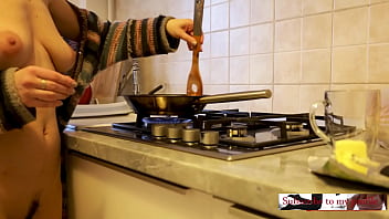 Memasak Telanjang Dengan Thelma: Episode Panas Pertama