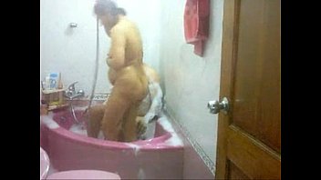 Tante Desi Mandi Telanjang Di Bak Mandi