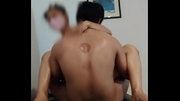 Pijat Minyak Panas Dengan Ibu Thai Yang Menggairahkan Dan Nikmati Kelezatan Di Bawahnya