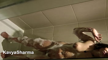 Gadis India Gujarat Yang Bergairah Di Bak Mandi, Meremas Payudara Besar Dan Memainkan Memeknya – Lengkap Dalam Bahasa Hindi