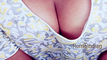 Gadis Seksi India Pamer Belahan Dadanya Untuk Saudara Tirinya