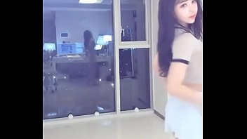 Angela Manjusaka: Goyang Hot Dan Menggoda Di Live Streaming
