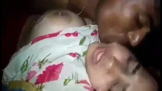 Gadis Seksi Mengizinkan Pria Miskin Menembus Kemaluannya Dalam Rekaman Mesum Desi