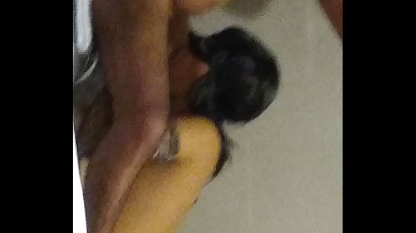 Neha Mandi Sambil Ngewein Abang Tirinya Dengan Audio Panas
