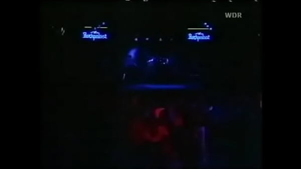 Tangis Dan Nafsu – Penampilan Panas Di Atas Panggung 1983