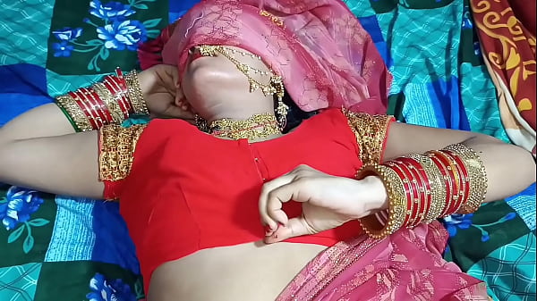 रक्षाबंधन पर सौतेली बहन ने भाई को राखी बांधते हुए गिफ्ट में अपना बुर दिखाया, साफ हिन्दी आवाज में
