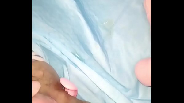 Gadis Tionghoa Merangsang Diri Hingga Memuncak Dan Mengucur Deras Dengan Lubang-lubang Terisi Penuh