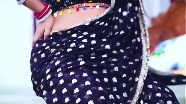 Bokong Montok Bhabhi India Digoyang Sambil Masak Di Dapur – Adegan Panas Desi
