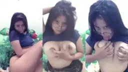 Gea Si Cewek Toge Berkacamata Nongol Live Dengan Gaya Yang Bikin Greget