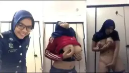 Masturbasi Menggoda Di Kamar Mandi Kantor