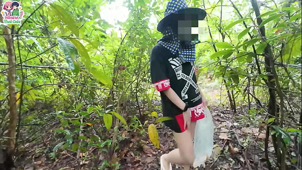 สาวไทยใจกล้าโชว์เรียวหีสวยในทุ่งนาเปลี่ยว