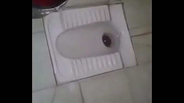 Pasangan Desi Panas Bikin Heboh Di Kamar Mandi