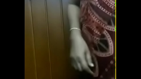 Bibir Tante India Berahi Mengecap Payudara Besar Yang Terbuka Dan Terpapar
