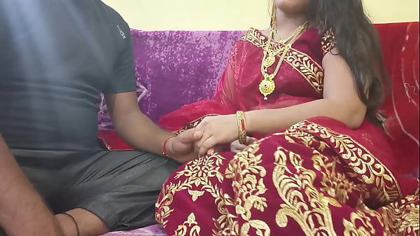 भाभी ने अपनी सुहागरात के दिन, मस्त घागरा-चोली में सजकर, पति से पहले देवर की चूत का मजेदार इलाज किया