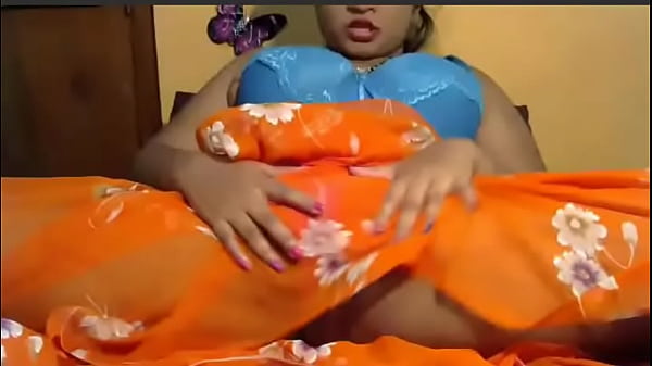 Desi Bhabhi Basah Di Bawah Sana