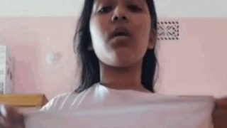 Gadis Desi Seksi Dan Bergairah Menari Telanjang