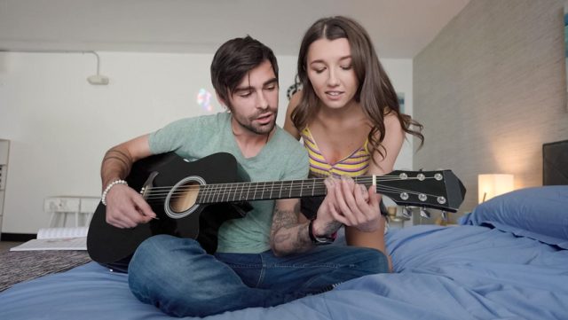 Guru Gitar Yang Bikin Kamu Nggak Bisa Berhenti Main
