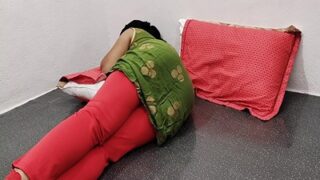 Seorang Lelaki Mesum Menggergaji Lubang Pantat Adiknya Dalam Video Porno Tamil
