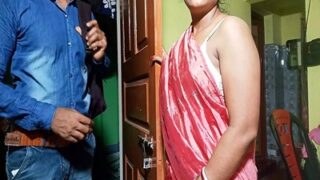 Tante Genit Menggoda Sales Dengan Tubuh Seksi Dalam Video Panas