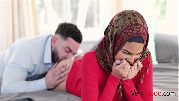 Maya Farrell: Adik Tiriku Yang Masih Perawan Berhijab Digoyang Hingga Tunduk