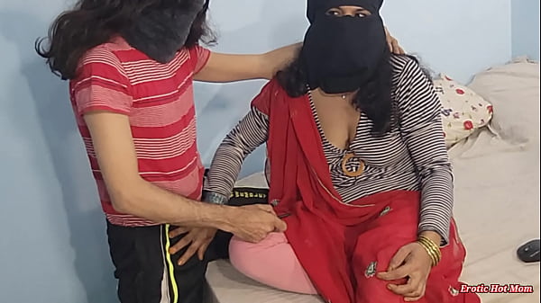 Moga Pacarmu Nggak Sepanas Ini, Ngentot Memek Desi India-nya Yang Sempit Sambil Dia Pake Hijab Muslim, Erangan Panasnya Yang Keras Dalam Bahasa Hindi Bikin Greget