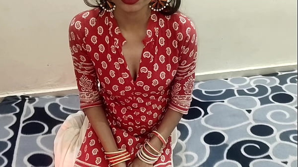 Desi Gaon Ki Bhabhi Ne Parlour Officer Ki Khulti Chut Par Laat Maari, Rishwat Na Dene Ka Badla Chudai Mein Liya