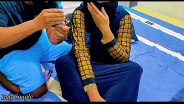 Adik Tiri Berhijab Nekat Buka Pussy Buat Main, Tapi Kakak Tiri Salah Lubang Masangin Mainan Anal Plug