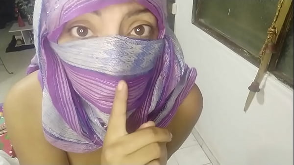 Milf Arab Berhijab Dan Niqab Menggairahkan, Mengocok Memek Basah Sampai Muncrat Di Webcam Live
