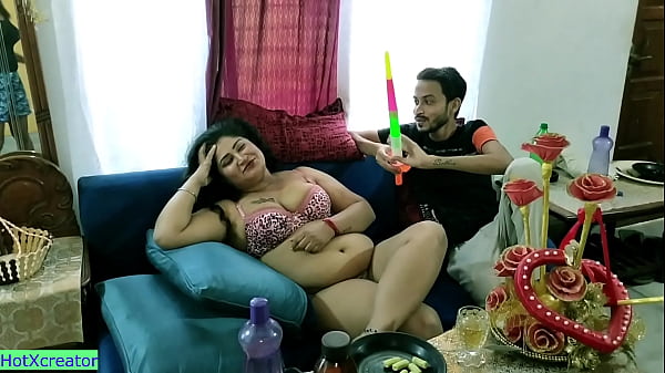 Bokep India: Bibi Tua Panas Ngentot Dengan Kekasih Muda Di Hari Ulang Tahun!
