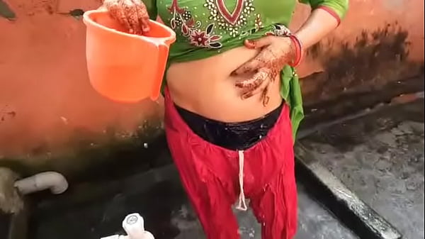 Wanita Dewasa Desa Mandi Telanjang Di Alam Terbuka