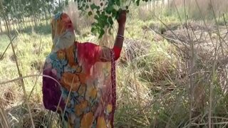 Desi Panas Di Ladang: Adegan Mesra Menantu Dan Mertua