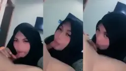 Gadis Berhijab Mengulum Batang Pacarnya