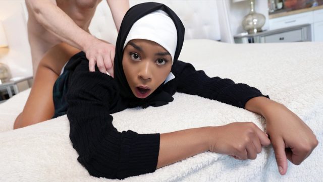 Menggoda Freya Kennedy: Bukan Sekadar Mainan Di Hijab Hookup