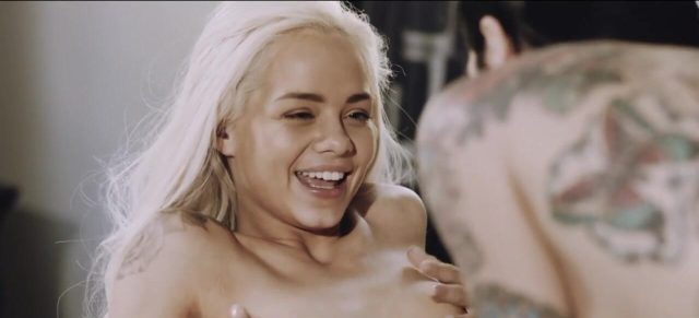 Mile High Media – Elsa Jean, Joanna Angel: Semua Siap Buat Hari Besar, Pada Ngeliatin Sambil Ngeregangin Di Arena, Cuma Arabelle Sama Sovereign Yang Gak Ikut. Mereka Berdua Duduk Di Kantor Suzy, Saling Bagi Kabar Bahagia. Beberapa Menit Kemudian, Ketiga Cewek Itu Masuk Ke Rink Dan Bikin Semua Pada Greget.