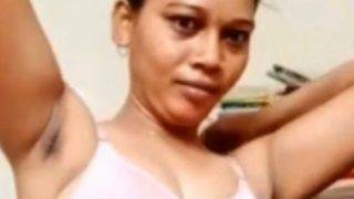 Pelayan Desi Terekam Kamera Tersembunyi Di Kamar Mandi