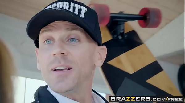 Brazzers – B. Got Boobs –  Adegan Tanpa Skatewhoreding! Dibintangi Nina North Dan Johnny Sins