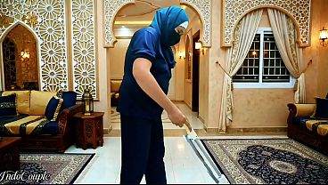 Housemaid Berhijab Disuruh Ngewe Bos, Ngemut Kontol Sampai Habis