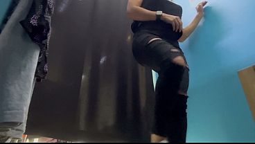 Ruang Ganti. Cewek Rusia Montok, Pentilnya Keluar, Ganti Baju.