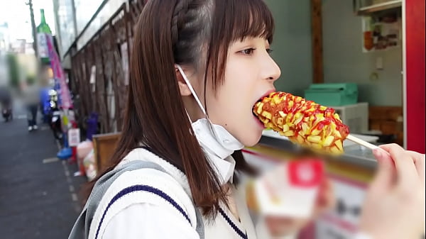 韓国好きな今どき女子高生と韓流デート、はみ出る陰毛がたまらない未処理マ●コ。モチ肌が輝くピストンで奥までズンズン、思考停止寸前の快楽。