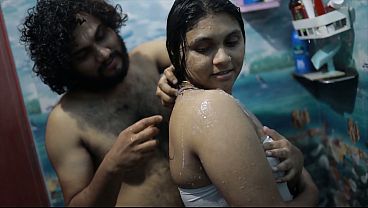 Cewek India Mandi Air Panas, Abang Tiri Ngintip, Makin Panas Makin Greget