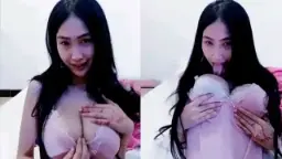 Awcece Sekarang Live Di Bling2, Bibir Basah Jilat-jilat Uting Bikin Makin Tegang