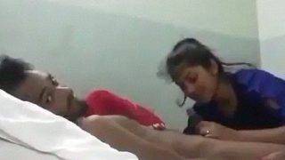 Cewek India Ngehisap Kontol Oral Sampe Basah