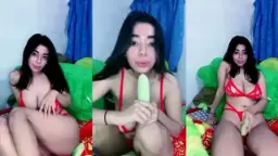 Ica Lagi Asyik Mainin Timun Sambil Omek-omek Basah.