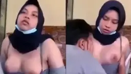 Jatah Nyusu Sepulang Sekolah, Mami Siapin Dua Teteh Montok Buat Ngisi Perut Kecil.