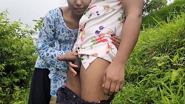 Desi Bibi Digarap Di Ladang, Muncrat Di Tengah Sawah.