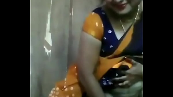 Desi Bhabhi, Badan Panas Siap Digoyang, Bibir Merah Siap Dicium, Malam Ini Milikmu.