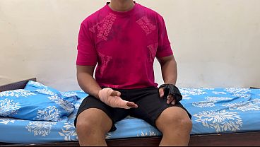 Ibu Tiri Bantu Anak Tiri Yang Luka Mandi, Lalu Godain Dia. Akhirnya Berujung Ngemut Kontol, Sebelum Digenjot Keras.
